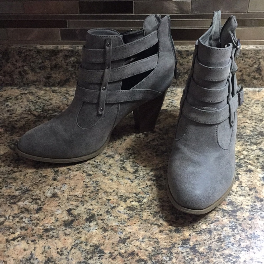 West Blvd. gray shooties used excellent condition